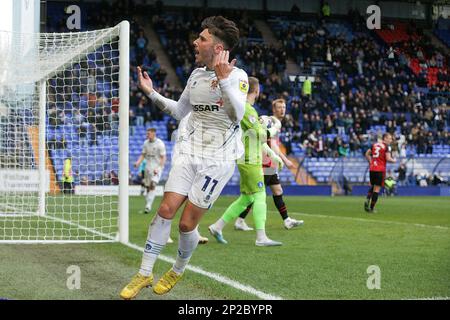 Birkenhead, Großbritannien. 4. März 2023. Josh Hawkes von Tranmere Rovers feiert sein Ziel, es beim Sky Bet League 2-Spiel Tranmere Rovers vs Hartlepool United in Prenton Park, Birkenhead, Großbritannien, 4. März 1-1 2023 zu schaffen (Foto: Phil Bryan/Alamy Live News) Stockfoto