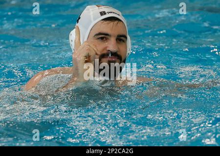 Neapel, Italien. 04. März 2023. Tyler Abramson von CN Posillipo während des Spiels CN Posillipo vs Nuoto Catania, Waterpolo Italian Serie A in Neapel, Italien, März 04 2023 Kredit: Independent Photo Agency/Alamy Live News Stockfoto