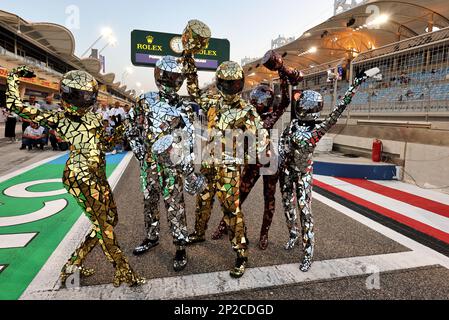 Sakhir, Bahrain. 4. März 2023. Sakhir, Bahrain. 4. März 2023. Atmosphäre des Stromkreises. Formel-1-Weltmeisterschaft, Rd 1, Bahrain Grand Prix, Samstag, 4. März 2023. Sakhir, Bahrain. Kredit: James Moy/Alamy Live News Stockfoto