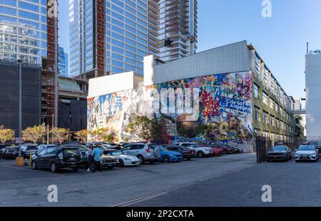 Ein Bild des Clippers-Stars Kawhi Leonard Wandgemälde, geschaffen vom Künstler Mr. Brainwash in Downtown Los Angeles im Jahr 2022. Stockfoto