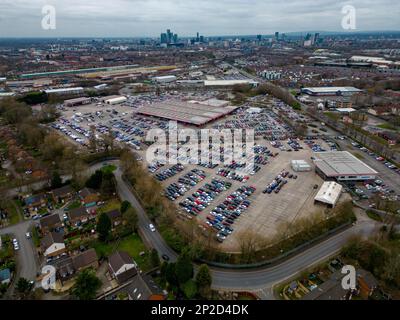 Luftaufnahmen des New Belle Vue Speedway und der Belle View School sowie Auktionen und Wohnungen Stockfoto