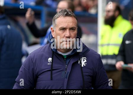 Birkenhead, Großbritannien. 04. März 2023. Micky Mellon, der Manager von Tranmere Rover, schaut zu. EFL Skybet Football League Two Match, Tranmere Rovers gegen Hartlepool Utd in Prenton Park, Birkenhead, Wirral am Samstag, den 4. März 2023. Dieses Bild darf nur zu redaktionellen Zwecken verwendet werden. Nur redaktionelle Verwendung, Lizenz für kommerzielle Verwendung erforderlich. Keine Verwendung bei Wetten, Spielen oder Veröffentlichungen von Clubs/Ligen/Spielern. Bild von Chris Stading/Andrew Orchard Sportfotografie/Alamy Live News Credit: Andrew Orchard Sportfotografie/Alamy Live News Stockfoto