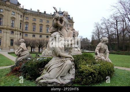 Die Entführung von Europa, Bildhauergruppe im Hofgarten der Residenz, Barockpalast aus dem 18. Jahrhundert, Würzburg, Deutschland Stockfoto