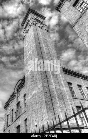 Gebäude, das von der NHS-Verwaltung in der „neuen Fabrik“ im Salz Mill Complex in Saltaire, Shipley, West Yorkshire, genutzt wird. Stockfoto