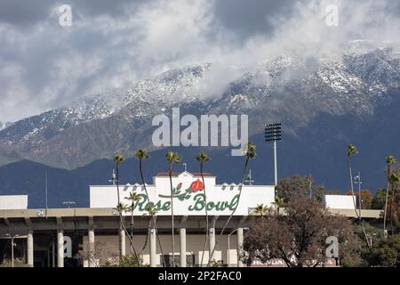 Frischer Schnee im Rose Bowl Stadion in Pasadena Stockfoto