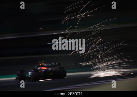 Sakhir, Bahrain. 4. März 2023. 11 während des Grand Prix von Gulf Air Bahrain 2023, 1. Runde der FIA-Formel-1-Weltmeisterschaft 2023 vom 2. Bis 5. März 2023 auf der Bahrain International Circuit in Sakhir, Bahrain - Foto: FLORENT GOODEN / DPPI Media/LiveMedia Credit: Unabhängige Fotoagentur/Alamy Live News Stockfoto