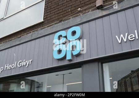 4. März 2023, Swansea, Wales, Vereinigtes Königreich. Coop Food Store auf der Gower Road. Stockfoto