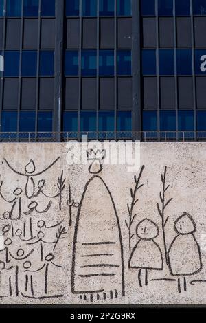 Die Mauer der Riesen von Pablo Picasso, Barcelona, Architektenhochschule von Katalonien. Stockfoto