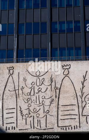 Die Mauer der Riesen von Pablo Picasso, Barcelona, Architektenhochschule von Katalonien. Stockfoto