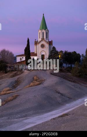 Sonnenuntergang im Heiligtum puig Agut, vertikales Format, hoher Punkt Stockfoto