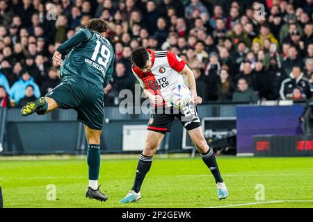 Rotterdam - Liam van Gelderen vom FC Groningen, Oussama Idrissi von Feyenoord während des Spiels Feyenoord gegen FC Groningen im Stadion Feijenoord De Kuip am 4. März 2023 in Rotterdam, Niederlande. (Box zu Box Pictures/Yannick Verhoeven) Stockfoto