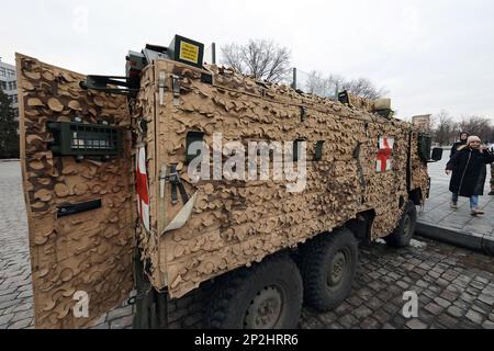 Nicht exklusiv: CHARKIV, UKRAINE - 03. MÄRZ 2023 - mit Unterstützung des Leiters der regionalen Militärverwaltung Charkiv, OLEH Syniehubov, und Freiwilligen von Stockfoto