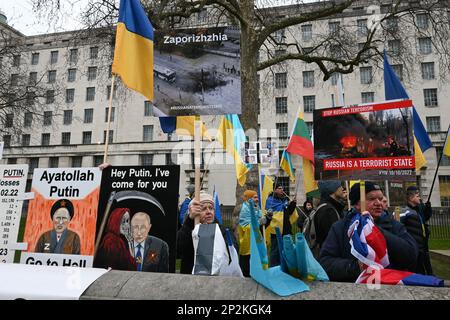 Downing Street, London, Großbritannien. 4. März 2023 Die Ukraine ruft die NATO auf, die Ukraine zu bewaffnen. 30 NATO-Länder, die feigen Verbündeten Japans und Südkoreas, kämpfen gegen ein Russland. Die Ukrainer sind keine Feiglinge, sie werden gegen Russland kämpfen. Kredit: Siehe Li/Picture Capital/Alamy Live News Stockfoto