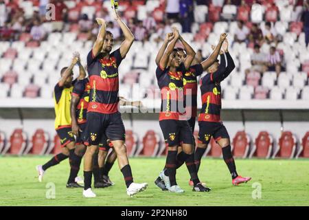 Recife, Brasilien. 04. März 2023. PE - Recife - 03/04/2023 - COPA DO NORDESTE 2023, NAUTICO X SPORT - Sportspieler feiern den Sieg am Ende des Spiels gegen Nautico im Aflitos-Stadion für die Pernambucano-Meisterschaft 2023. Foto: Rafael Vieira/AGIF/Sipa USA Kredit: SIPA USA/Alamy Live News Stockfoto