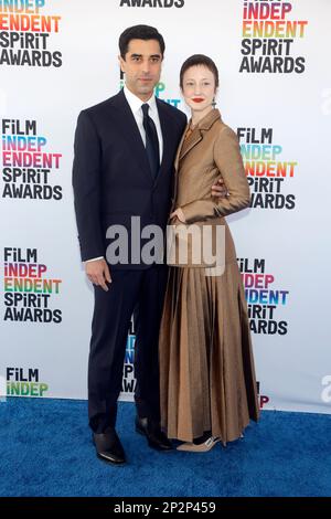 Santa Monica, Kalifornien 04. März 2023. Andrea Riseborough bei den Film Independent Spirit Awards 2023 am 04. März 2023 in Santa Monica, Kalifornien. Kredit: Faye Sadou/Media Punch Santa Monica, Ca. 04. März: Karim Saleh Und Andrea Riseborough Bei Den Film Independent Spirit Awards 2023 Am 04. März 2023 In Santa Monica, Kalifornien. Kredit: Faye Sadou/Media Punch/Alamy Live News Stockfoto