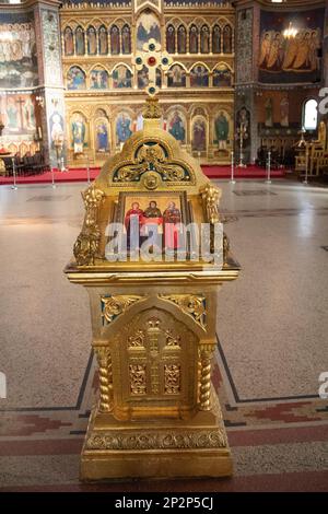 Im Inneren der Kathedrale der Heiligen Dreifaltigkeit in Sibiu, Rumänien Stockfoto