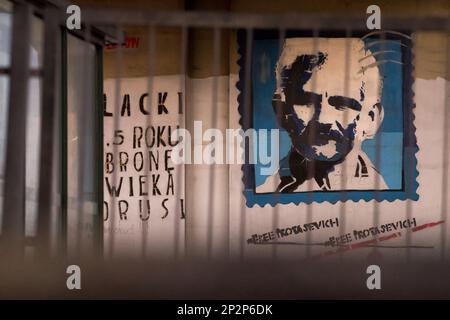 Freies Wandbild von Ales Bialacki zur Unterstützung belarussischer Demokratieaktivisten und Menschenrechtsaktivisten in Danzig, Polen. 2. März 2023 © Wojciech Strozyk / Alamy Sto Stockfoto