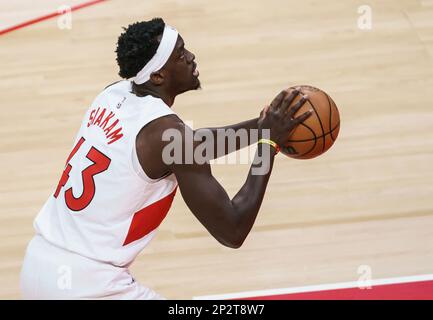 Washington, USA. 04. März 2023. WASHINGTON, DC - 04. MÄRZ: Toronto Raptors Forward Pascal Siakam (43) an der Freiwurflinie während eines NBA-Spiels zwischen den Washington Wizards und den Toronto Raptors am 04. März 2023 in der Capital One Arena in Washington, DC. (Foto: Tony Quinn/SipaUSA) Guthaben: SIPA USA/Alamy Live News Stockfoto