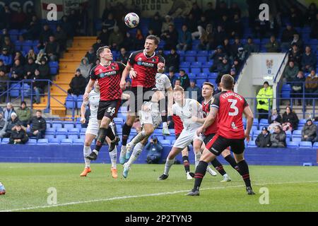 Birkenhead, Großbritannien. 04. März 2023. Edon Pruti von Hartlepool United gibt den Ball frei. EFL Skybet Football League Two Match, Tranmere Rovers gegen Hartlepool Utd in Prenton Park, Birkenhead, Wirral am Samstag, den 4. März 2023. Dieses Bild darf nur zu redaktionellen Zwecken verwendet werden. Nur redaktionelle Verwendung, Lizenz für kommerzielle Verwendung erforderlich. Keine Verwendung bei Wetten, Spielen oder Veröffentlichungen von Clubs/Ligen/Spielern. Bild von Chris Stading/Andrew Orchard Sportfotografie/Alamy Live News Credit: Andrew Orchard Sportfotografie/Alamy Live News Stockfoto