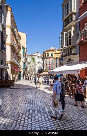 Malaga, Spanien - Juni 18. 2018: Einkäufer und Touristen auf einer Straße in Malaga. Die Stadt ist die Hauptstadt einer gleichnamigen Provinz Stockfoto