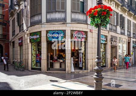 Malaga, Spanien - Juni 18. 2018: Desigual Shop, Calle Marqués de Larios. Die Stadt ist die Hauptstadt einer gleichnamigen Provinz Stockfoto