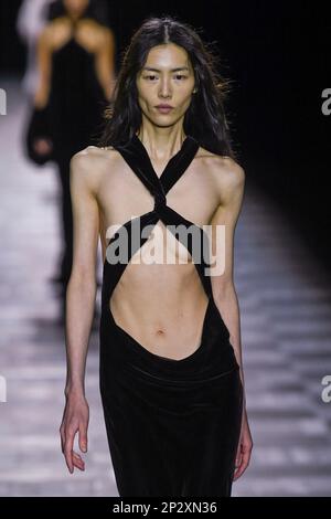 Paris, Frankreich. 04. März 2023. ANN DEMEULEMEESTER Herbst-Winter 2023-2024 Runway während der Paris Fashion Week am 2023. März - Paris; Frankreich 04/03/2023 Guthaben: dpa/Alamy Live News Stockfoto