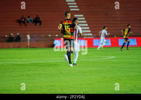 Recife, Brasilien. 04. März 2023. Náutico erhält diesen Samstag (04 Uhr) Sport in The Complicted, das Spiel gilt für den Northeast Cup. Vorgestellter Defender Thyere. Kredit: Thiago Lemos/FotoArena/Alamy Live News Stockfoto