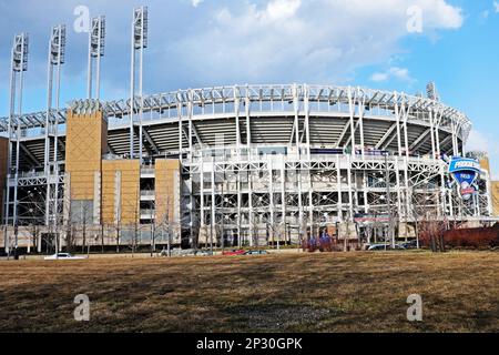 Progressive Field, Heimstadion der Cleveland Guardians, 1994 als Jacob's Field im Zentrum von Cleveland, Ohio, USA eröffnet. Stockfoto