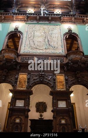 Die große Halle im Schloss Peleș in Sinaia, Rumänien Stockfoto