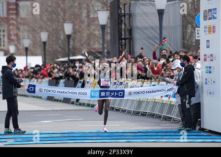 Tokio, Japan. 5. März 2023. Rosemary Wanjiru aus Kenia gewinnt beim Tokio Marathon 2023 am 5. März 2023 in Tokio, Japan, den ersten Platz beim Frauen-Marathon. (Credit Image: © POOL via ZUMA Press Wire) NUR REDAKTIONELLE VERWENDUNG! Nicht für den kommerziellen GEBRAUCH! Stockfoto