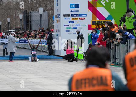 Tokio, Japan. 5. März 2023. Rosemary Wanjiru aus Kenia gewinnt beim Tokio Marathon 2023 am 5. März 2023 in Tokio, Japan, den ersten Platz beim Frauen-Marathon. (Credit Image: © POOL via ZUMA Press Wire) NUR REDAKTIONELLE VERWENDUNG! Nicht für den kommerziellen GEBRAUCH! Stockfoto