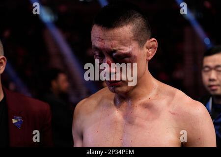 LAS VEGAS, NV - MÄRZ 4: Kenan Song Gesichter nach seinem Kampf gegen Ian Garry während der UFC 285-Veranstaltung in der T-Mobile Arena am 4. März 2023 in Las Vegas, NV, USA. (Foto: Louis Grasse/PxImages) Stockfoto