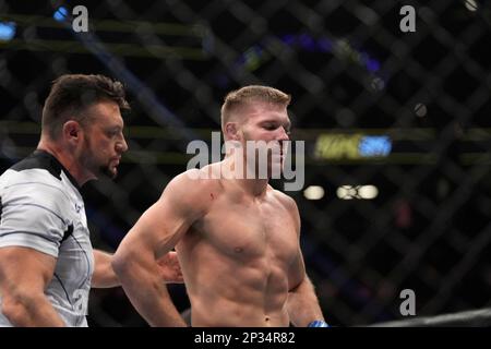 LAS VEGAS, NV - 4. MÄRZ: Dricus Du Plessis während des UFC 285 Events in der T-Mobile Arena am 4. März 2023 in Las Vegas, NV, USA. (Foto: Louis Grasse/PxImages) Stockfoto