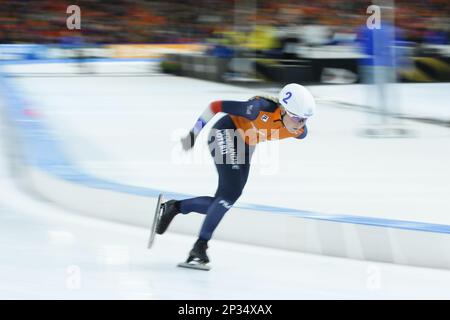 Heerenveen, Niederlande. 4. März 2023. Marijke Groenewoud aus den Niederlanden tritt am 4. März 2023 beim Mass Start Women-Finale bei der ISU-Weltmeisterschaft im Bereich der Eislaufbahnen in Heerenveen (Niederlande) an. Kredit: Zheng Huansong/Xinhua/Alamy Live News Stockfoto