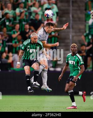 4. März 2023: Austin, Texas, USA: CF Montreal Verteidiger AARON HERRERA (22) springt bei einem MLS-Fußballspiel zwischen dem FC Austin und dem CF Montreal in Austin in Richtung Austin FC Forward DIEGO FAGUNDEZ (14). (Kreditbild: © Scott Coleman/ZUMA Press Wire) NUR REDAKTIONELLE VERWENDUNG! Nicht für den kommerziellen GEBRAUCH! Stockfoto