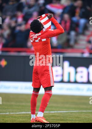 Berlin, Deutschland. 4. März 2023. Sheraldo Becker von Union Berlin reagiert, nachdem er beim deutschen Bundesliga-Fußballspiel in der ersten Liga zwischen Union Berlin und dem FC Köln am 4. März 2023 in Berlin eine Chance auf ein Tor verpasst hat. Kredit: Ren Pengfei/Xinhua/Alamy Live News Stockfoto