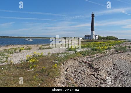 Blick auf die Halbinsel und den Leuchtturm an der Küste, die Halbinsel Sorve, die Insel Saaremaa, Saare County, Estland Stockfoto