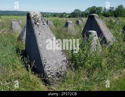 „Dragons Tears“, Zweiter Weltkrieg, Two Concrete Panzer Defences, Siegfried Line (Westwall), Nordrhein-Westfalen, Deutschland Stockfoto