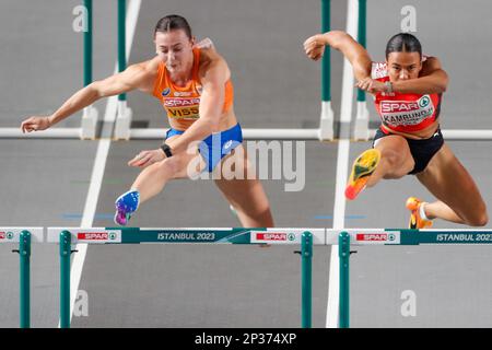 ISTANBUL, TÜRKEI - MÄRZ 5: Nadine Visser der Niederlande tritt an den 60m Hürden Frauen an Tag 3 der Europameisterschaft für Leichtathletik in der Atakoy Athletics Arena am 5. März 2023 in Istanbul, Türkei (Foto: Nikola Krstic/BSR Agency) Stockfoto