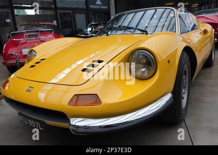 Details zum Vintage Ferrari Dino 246 GT, Alfredo Ferrari, Sportwagen, Design, Sportwagen, Straßensportwagen, V6-ccm-Motor, 6-Zylinder-Motor im mittleren Drehzahlbereich Stockfoto