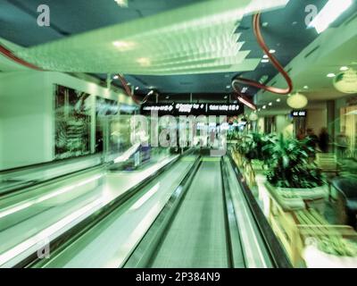 Der Stress und die Aussicht am Flughafen während der Reise Stockfoto