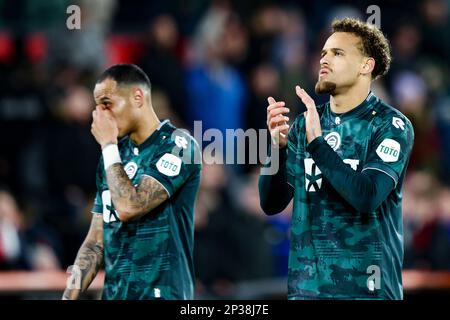 04-03-2023: Sport: Feyenoord gegen Groningen ROTTERDAM, NIEDERLANDE - MÄRZ 4: Liam van Gelderen vom (FC Groningen) Danke den Fans nach dem Spiel Stockfoto