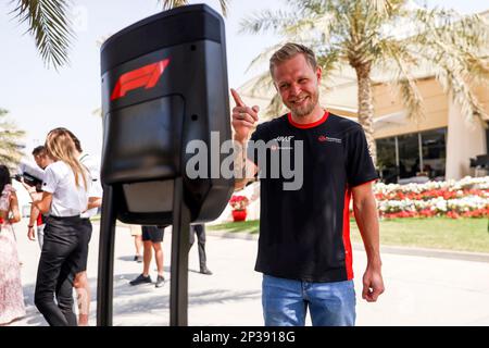 Sakhir, Bahrain. 4. März 2023. Kevin Magnussen von Haas vor dem Bahrain Grand Prix der Formel-1-Weltmeisterschaft 2023 auf dem Bahrain International Circuit am 4. März 2023 in Sakhir, Bahrain. (Kreditbild: © Beata Zawrzel/ZUMA Press Wire) NUR REDAKTIONELLE VERWENDUNG! Nicht für den kommerziellen GEBRAUCH! Stockfoto