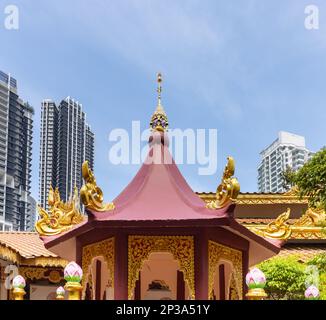 Penang / Malaysia - Fabruar 22 2023: Dharmikarama Burmese Tempel in georgetown Penang, Malaysia Burmese Tempel außerhalb von Myanmar mit vielen Touri Stockfoto