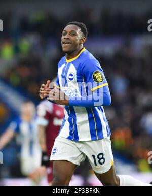 Danny Welbeck von Brighton, nachdem er während des Premier League-Spiels zwischen Brighton & Hove Albion und West Ham United im American Express Community Stadium , Brighton , Großbritannien - 4. März 2023 Photo Simon Dack/Tele Images ein Tor geschossen hat. Nur redaktionelle Verwendung. Kein Merchandising. Für Fußballbilder gelten Einschränkungen für FA und Premier League. Keine Nutzung von Internet/Mobilgeräten ohne FAPL-Lizenz. Weitere Informationen erhalten Sie von Football Dataco Stockfoto