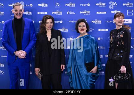 Schauspieler Peter Van Den Begin, Regisseurin Safia Kessas, Humoristin Dena Vahdani und Schauspielerin Erika Sainte, die während der 12. Ausgabe der Verleihung des Filmpreises „Magritte du Cinema“ am Samstag, den 04. März 2023, in Brüssel abgebildet wurde. Die Preise werden für Filme belgischer französischsprachiger Produzenten verliehen. BELGA FOTO LAURIE DIEFFEMBACQ Stockfoto