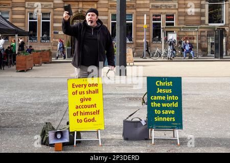 Straßenprediger, Prediger des Christentums, auf George Square, Glasgow, Schottland, Stockfoto