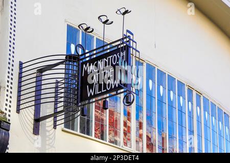 Architektonische Details an der Außenwand des Mackintosh im Weidenraum, Sauchiehall Street, Glasgow, Schottland Stockfoto