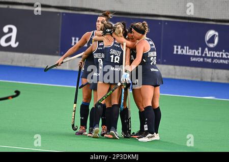 Hobart, Australien. 05. März 2023. Argentinien National Women's Field Hockey Team während des 2022/23 im Tasmanian Hockey Centre stattfindenden Spiels der International Hockey Federation (FIH) Women's Pro-League zwischen den USA und Argentinien. Endstand Argentinien 3:0 USA Gutschrift: SOPA Images Limited/Alamy Live News Stockfoto