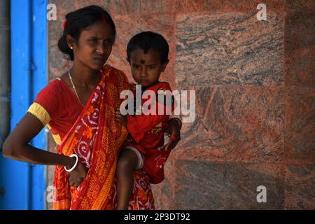 Kalkutta, Indien. 4. März 2023. Die Adenovirus-Infektion breitet sich in Kalkutta schnell aus. 4 Kinder sind in den letzten 24 Stunden gestorben. Säuglingstodesfälle durch Erkältungen und Lungeninfektionen, Lungenentzündung, Fieber usw. (Kreditbild: © Sayantan Chakraborty/Pacific Press via ZUMA Press Wire) NUR REDAKTIONELLE VERWENDUNG! Nicht für den kommerziellen GEBRAUCH! Stockfoto